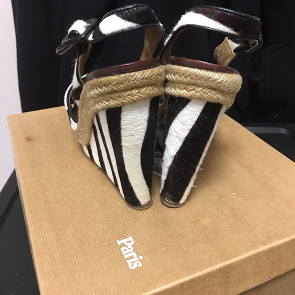 Beautiful Shoe the price to sell not taking any offer for now - Picture 4 of 7